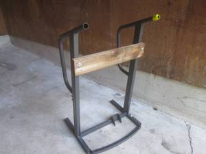 lot 95 image: (UD2) Outboard Boat Motor Stand...