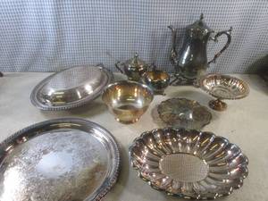lot 100 image: (D-2) Assorted Vintage Silverplated...