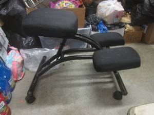 lot 107 image: (BR1) Ergonomic Kneeling Posture Of...