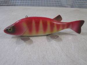 lot 122 image: (FS) Fish Decoy 7 34 Plastic  Me...