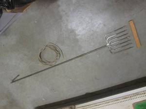 lot 136 image: (H-2) Vintage 7-Tine Spear with 47...