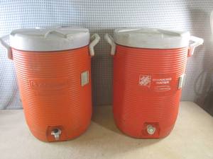 lot 168 image: (EW6) 2 Rubbermaid 5-Gallon Beverag...