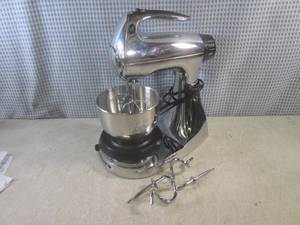 lot 172 image: (CS) Sunbeam MixMaster ...
