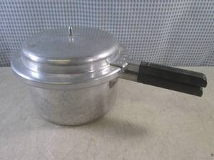 lot 174 image: (CSB) Vintage Mirro Aluminum Preasu...
