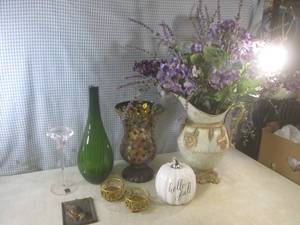 lot 191 image: (G-1) Assorted Decor...
