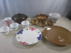 lot 192 image: (BS) Pottery Ware, Pyrex Etc...