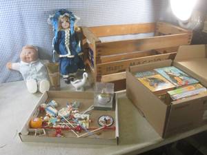 lot 203 image: (G-1) Lot of Misc - Vintage Wood Cr...