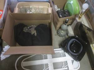 lot 204 image: (EW4) Lot of Misc - Decor, Lamps, H...