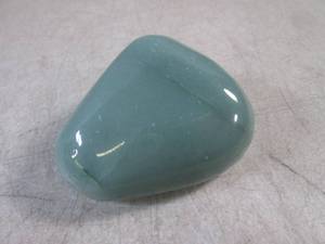 lot 87 image: (CNTR) Tumbled Polished Green Stone...