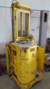 lot 2 image: Raymond Electric Truck-Forklift. Needs New Batteries