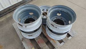 lot 17 image: 4-Matching Marco 17.5 x 6.75 Rims and 1 Other Ford Misc Rim