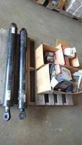 lot 20 image: 2-Chief Cylinders 3600PSI, Por 4, Stroke 36, Rod D. 2 Model 400-711 Plus Few Boxes of Misc Phones