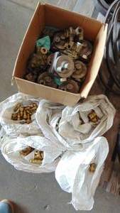lot 21 image: 4-Way Valves for Trailers and Brass Fittings