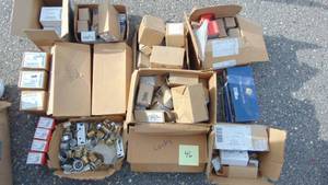 lot 46 image: Large Lot of KeyLock Sets for Doors
