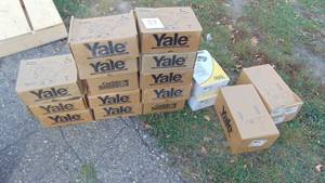 lot 53 image: 15- Yale Door Latches Sets
