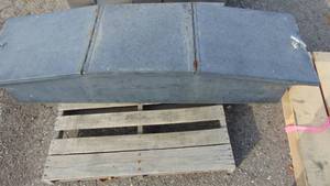 lot 54 image: Metal Truck Toolbox, base 63.5 x 20, Missing one Handle