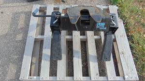 lot 56 image: Pro Series 1500 5th Wheel Hitch, Gross Trailer WT 15,000, Max Pin WT 3,750, Part # 30099