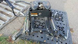 lot 57 image: Curt R16 5th Wheel Hitch with 5th Wheel Roller and Ram OEM Compatible 5th Wheel Roller Adaptor
