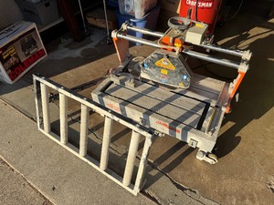 lot 1 image: Wet Tile Saw