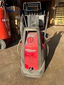 lot 3 image: The Weekender Pressure Washer