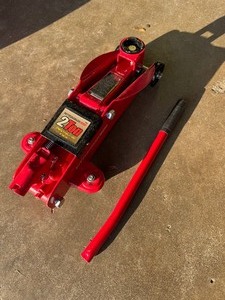 lot 5 image: 2 Ton Trolley Jack
