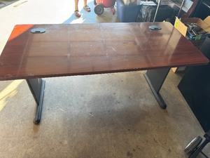 lot 15 image: Desk