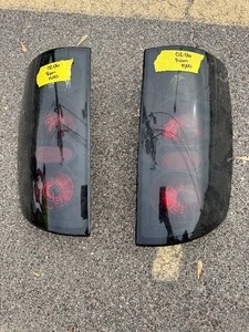 lot 109 image: 02-06 Dodge Ram 1500 Tail lights
