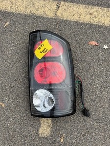 lot 110 image: 02-05 Dodge Ram 1500 Tail light