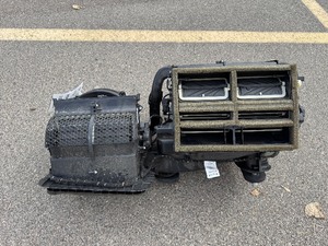 lot 114 image: 17 Pacifica AC Evaporator Complete Under Dash Assembly less fan