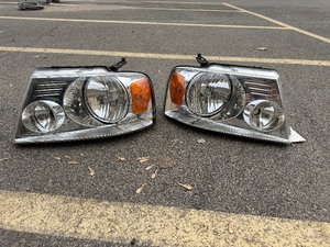 lot 107 image: 04-08 Ford F150 Headlights