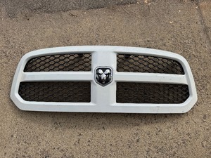 lot 73 image: Dodge Grille