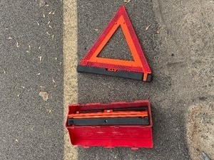 lot 82 image: Safety Triangle Kit