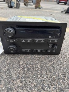 lot 95 image: 2003 Chevy Radio