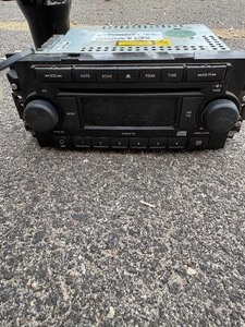 lot 96 image: 04-10 DodgeJeep Radio