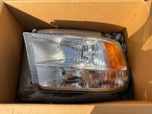 lot 41 image: 12 Ram Headlight Ro 6022943