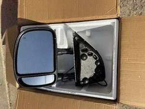 lot 42 image: 99-07 SD Tow Mirrors