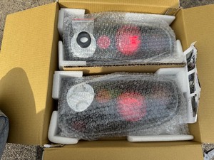 lot 59 image: 97-06 Ford F250350 Smoked Tail Lights