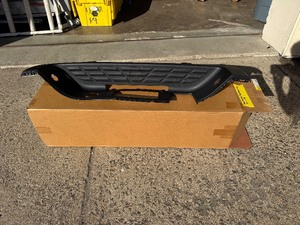 lot 17 image: GM 11-14 25003500 HD Rear Bumper Step Pad - GIL Part #15284309