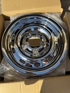 lot 33 image: 04-11 Ram 1500 Impostor Wheel Skins 17