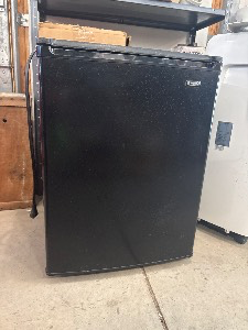 lot 302 image: Kenmore Freestanding Mini Refrigerator
