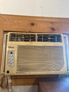 lot 312 image: Gibson Window Air Conditioner