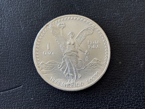 lot 36 image: 1994 Libertad 1 Ounce .999 Fine Silver