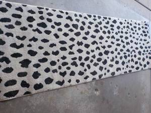 lot 5 image: Threshold Leopard Print Runner 26 x...