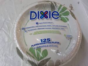 lot 36 image: Dixie 125 Paper Plates 8.5...