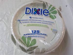 lot 39 image: Dixie 125 Paper Plates 8.5...