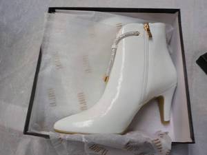 lot 79 image: IDIFU White Patent Shoes size 5...