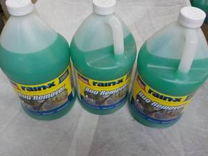 lot 135 image: 3 Gallon Jugs Rainx Bug Remover...