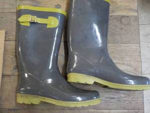 lot 184 image: Rubber Boots size 9...