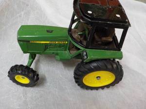 lot 188 image: Cast Iron Toy John Deere Tractor...