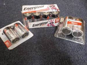 lot 256 image: 16 Energizer Size D Batteries...